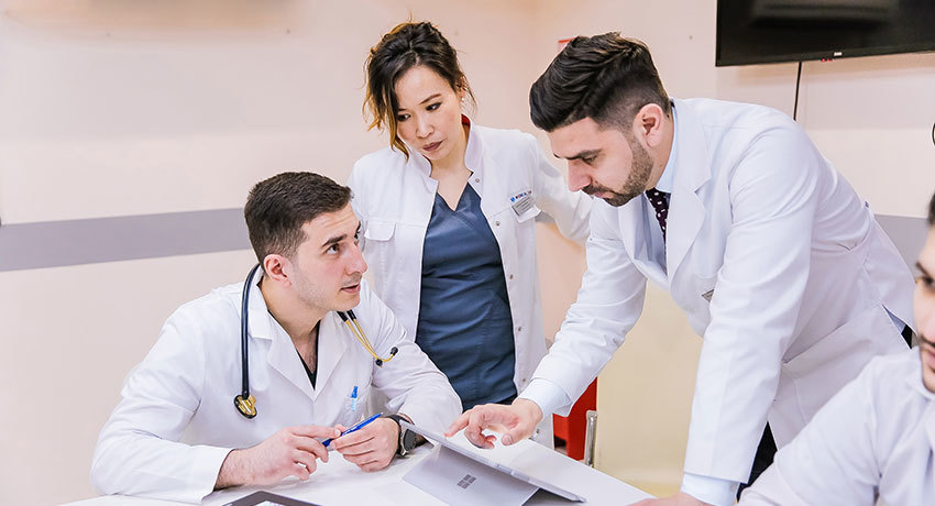 Обсуждение программы лечения пациента