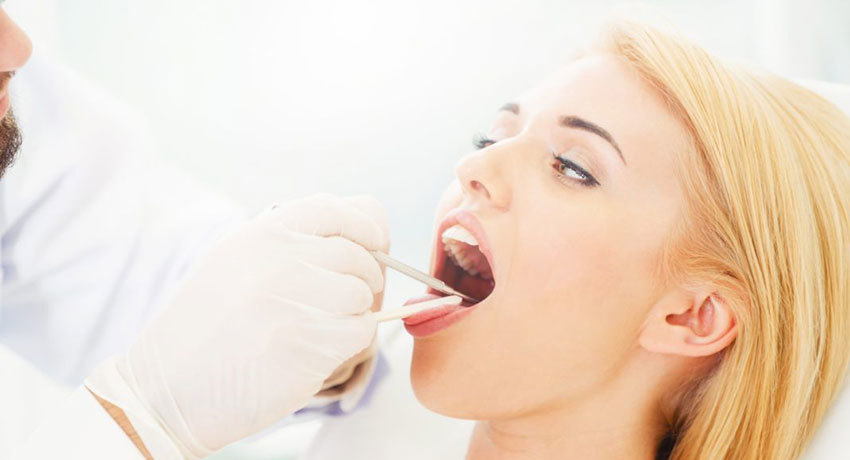 Осмотр ротовой полости при раке нёба