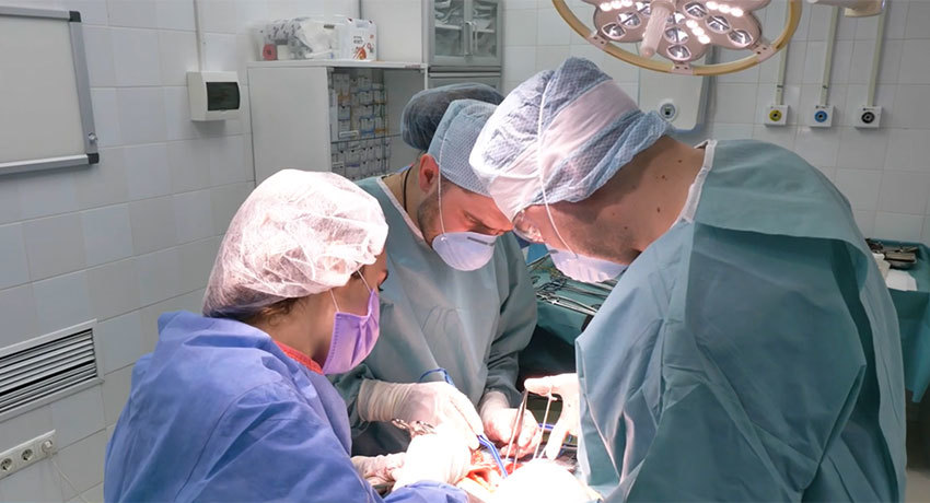 Проведение хирургической операции